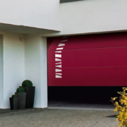 Porte de garage présentée par Point Fort Fichet